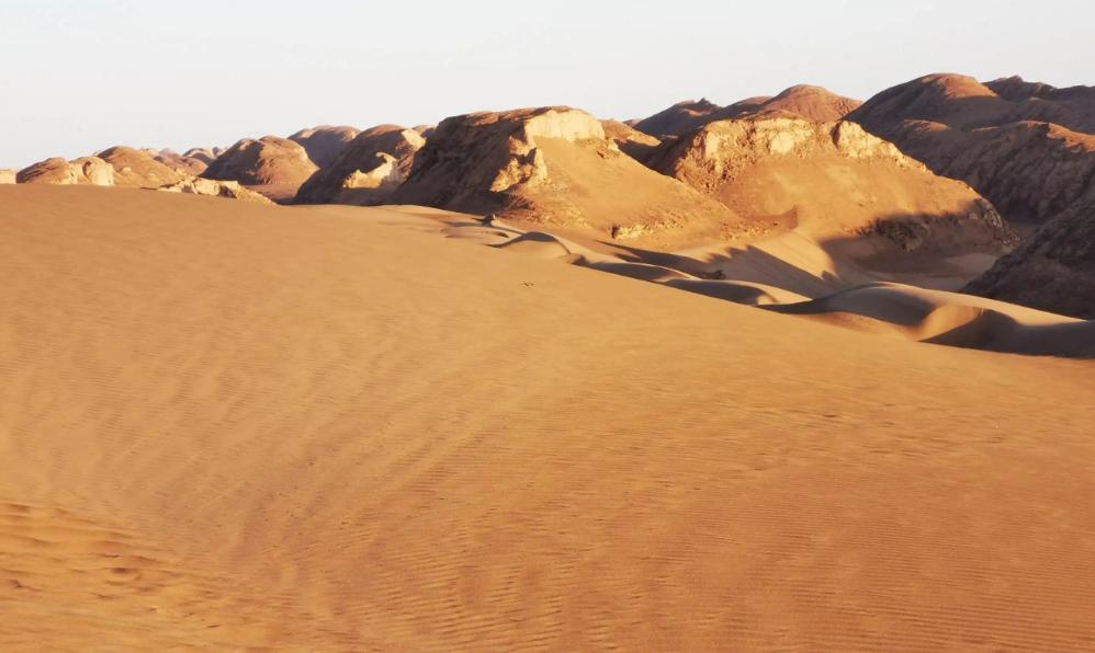 世界上最热的地方 有着地表最热的温度（卢特沙漠）
