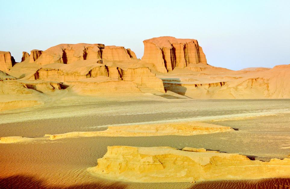 世界上最热的地方 有着地表最热的温度（卢特沙漠）