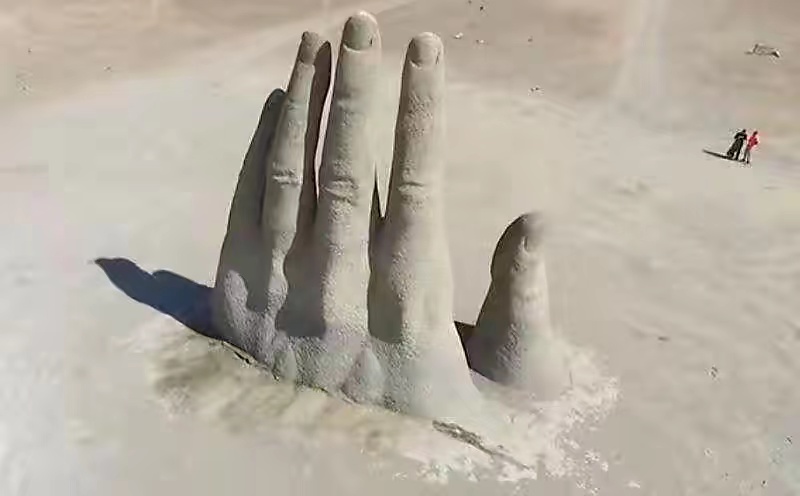 沙漠上长出了一只手，世界上最干燥的地方