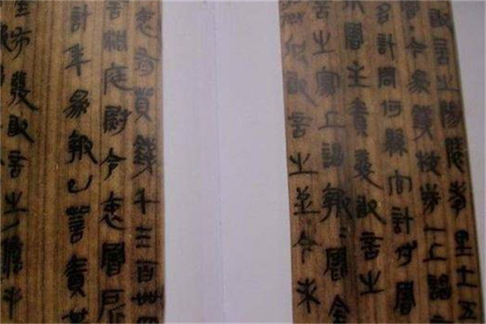 湖南古墓发现3万多册古籍 或将改写秦始皇形象 无人敢信