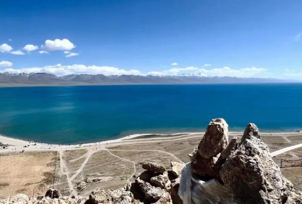 世界海拔最高的咸水湖 纳木措海拔4718米(位于西藏)