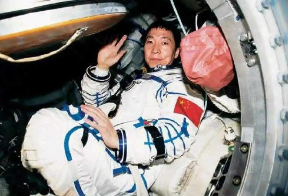 揭秘17年前杨利伟在太空听到的敲门声是否为外星生物（宇宙探索）