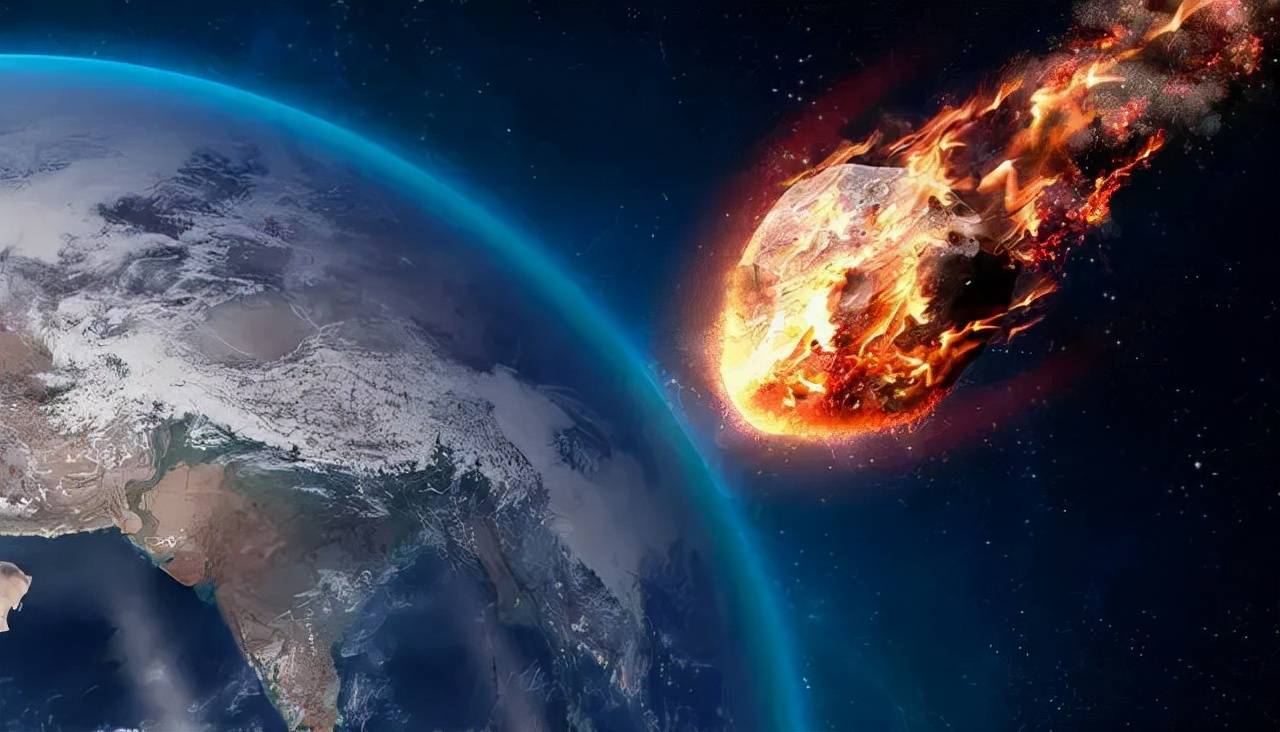 以17.4km/s速度滑落，欧洲某地出现大火球（行星碎片）