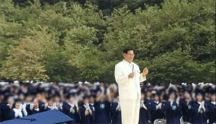 日本的首相安倍晋三遇刺一事，很有可能和某邪教组织有关？