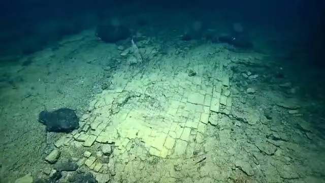难道史前文明遗迹现身海底？鹦鹉螺号在太平洋底发现神秘的黄砖路