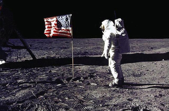 “阿波罗计划”这面插入月球的大旗现在是什么样子（矗立旗帜）