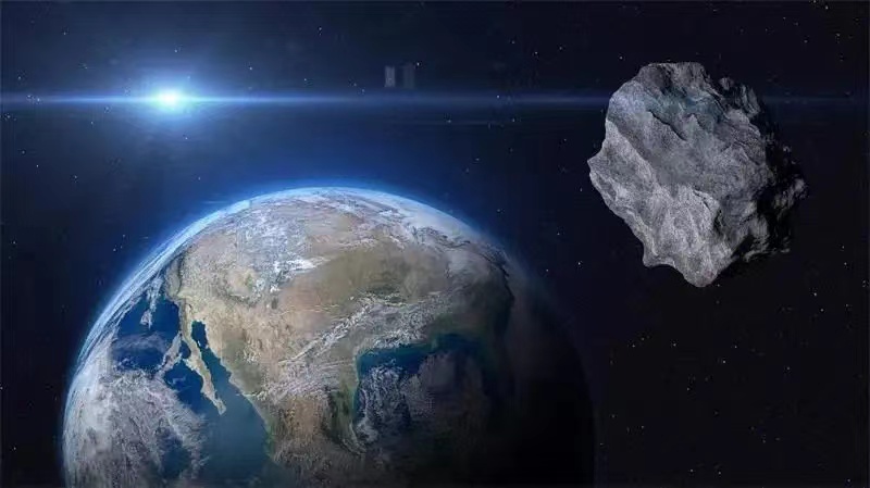 地球外表上出现百余米的棒状物，外形酷似外星飞船（普通行星）
