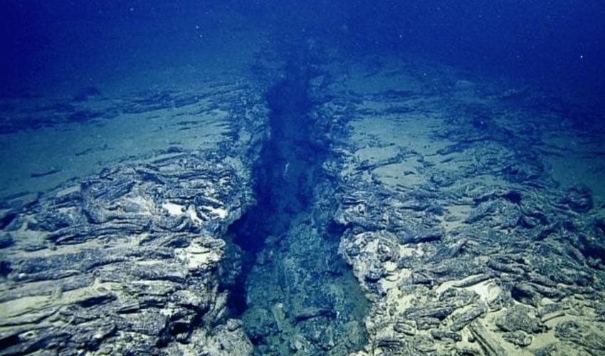 马里亚纳海沟显现远古板块的残片，专家：远古文明是真实的