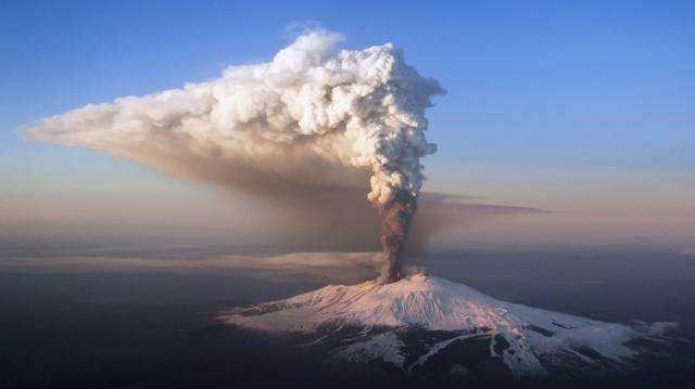 美国黄石公园的火山已沉寂多年，俄罗斯远东地区火山蓄势待发