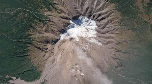 美国黄石公园的火山已沉寂多年，俄罗斯远东地区火山蓄势待发