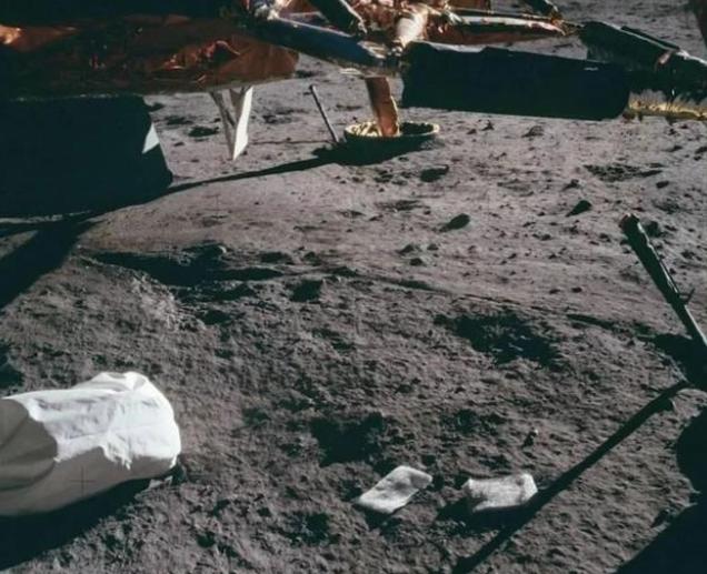 人类探月留下上百吨垃圾，这些应该怎么处理？（宇宙垃圾）