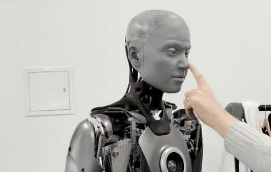 英国制造出机器人，表情细腻程度堪比真人（智能发展）