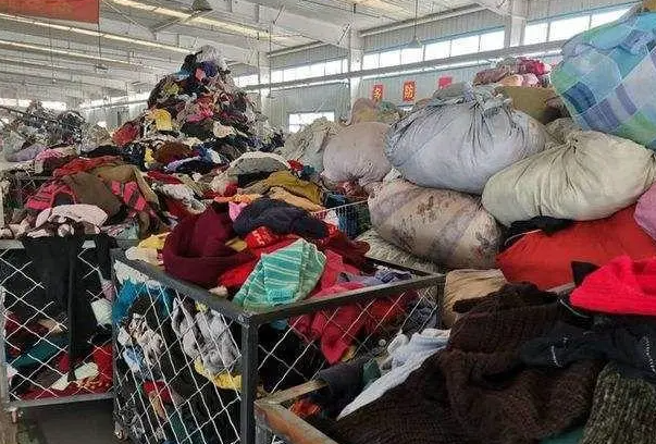 旧衣服怎么回收可以卖到哪里：出口(旧衣回收点回收)
