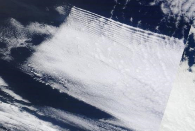 美国上空出现特殊的云朵，是不是外星人的监视器？（监视地球）