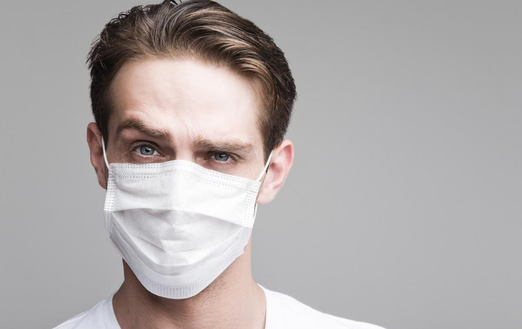 按照疫情现在的发展速度，人类在未来会不会一直戴口罩？