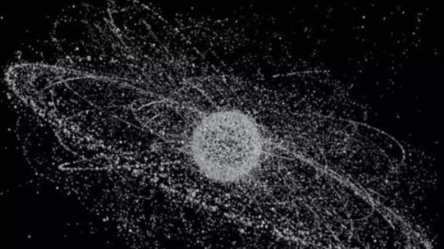 美国宇航局拍摄到奇怪的画面，地球外围已经变成垃圾场
