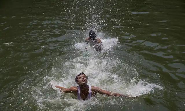 印度夏日来到50度高温，全球变暖的恶果初现（呼吸困难）