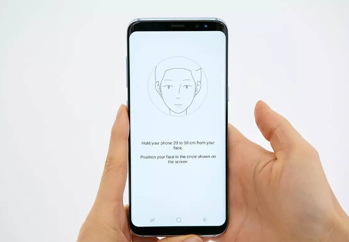 现在手机都用的人脸识别，难道真的不会出错吗？（密码验证）