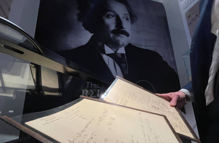 爱因斯坦去世之前把所有的手稿全部都给烧毁，这么做的目的是什么