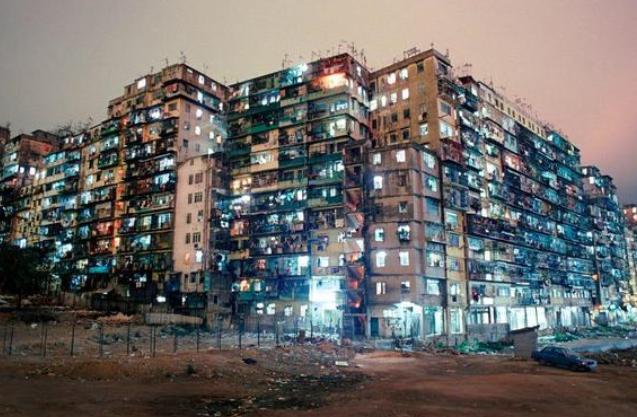 集黑帮、毒品与一体的香港九龙寨，一平米住两个人却都不搬走。