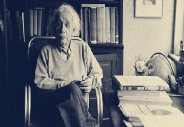 爱因斯坦在临死之前为什么时候会所有的手稿 难道是他有什么秘密
