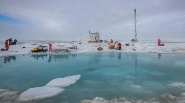 在北极科考389天里，有300多名科学家，看到了北极的消亡