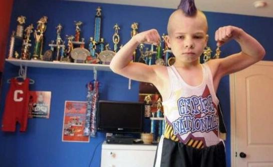 全球最小的摔跤天才，8岁的史蒂夫·波林，是一位摔跤神童