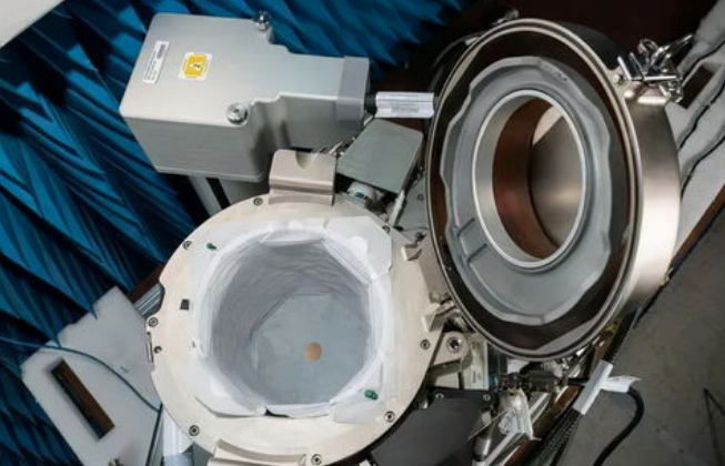 宇航员上厕所有多尴尬 美国花两千万制作马桶（太空排泄）