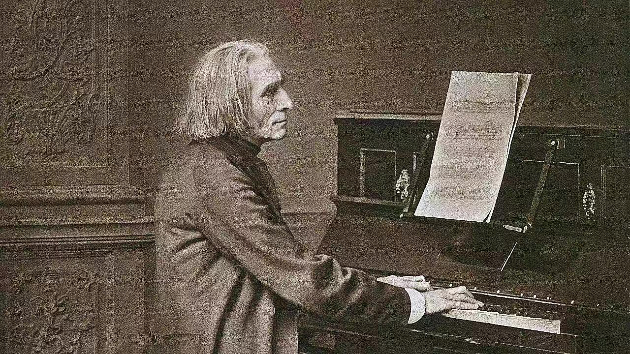 弗朗茨·李斯特有“钢琴之王”的美誉，曾受贝多芬的赏识