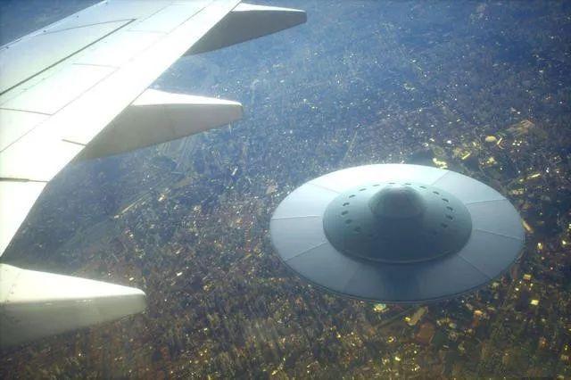 不明飞行物出现在云南，疑似外星人驾驶（无证据的谣言）