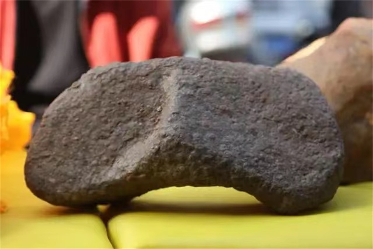 神秘陨石隐藏8万年 6平方米重达60吨（最贵的陨石）