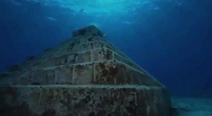 百慕大小时的飞机，海底发现巨大金字塔, 能解开飞机失踪之谜？