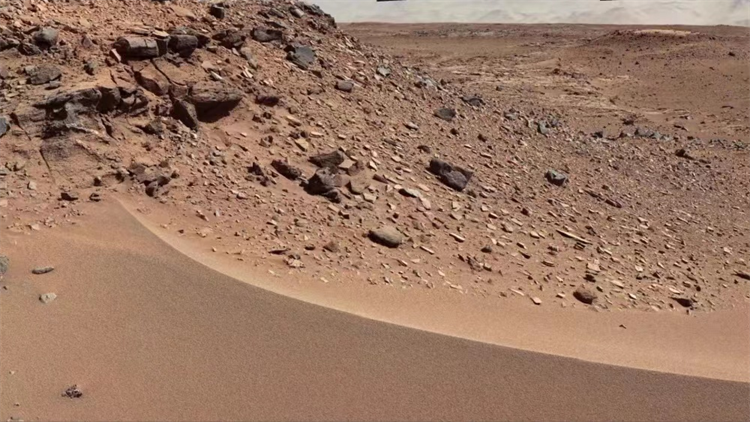 看过火星表面吗 “祝融号”照片怀疑大脑（火星生物）