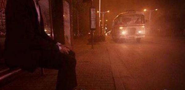 北京公交车遇鬼事件：乘客裙子下面没有腿（后公交车遇难）