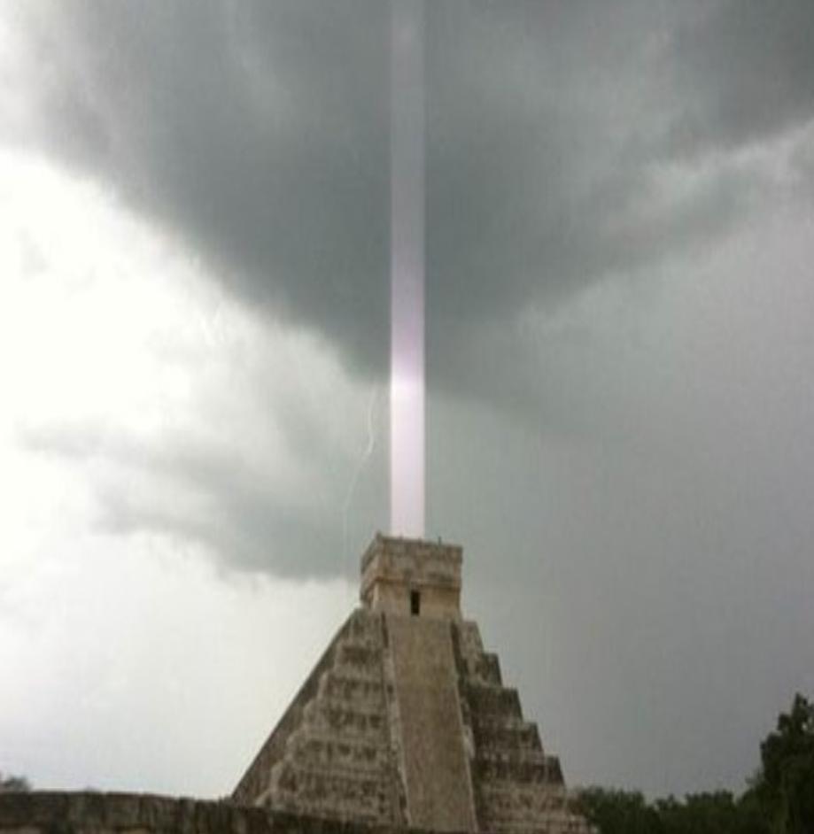 神秘光柱出现在金字塔，是否为世界末日前兆（世界末日预言）