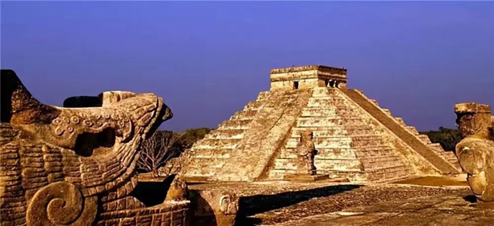 玛雅金字塔出现的神秘光，被认为是“世界末日”的前兆