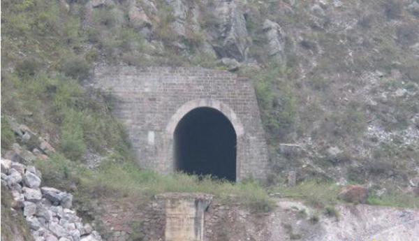 四川恐怖的隧道：过去之后就失事了（后来修道绕行）