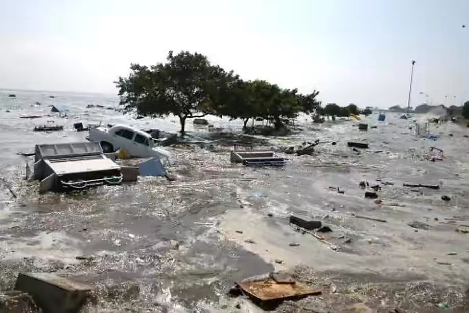 印度海啸造成大面积摧毁，拜图拉赫曼大清真寺居然屹立不倒