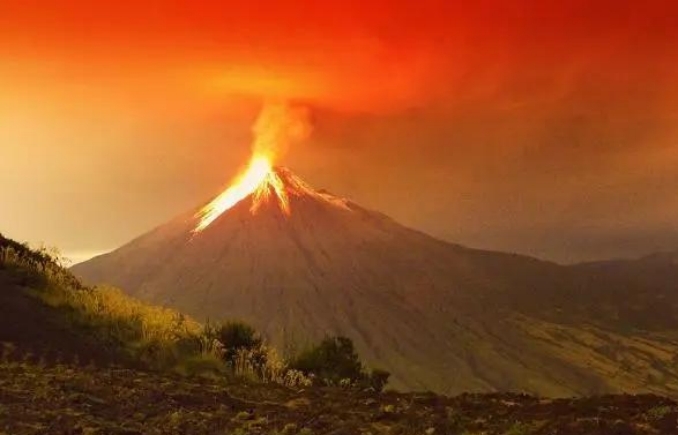 最美的火山喷发景观地，影迷爱好者的打卡地（拉瓦火山）