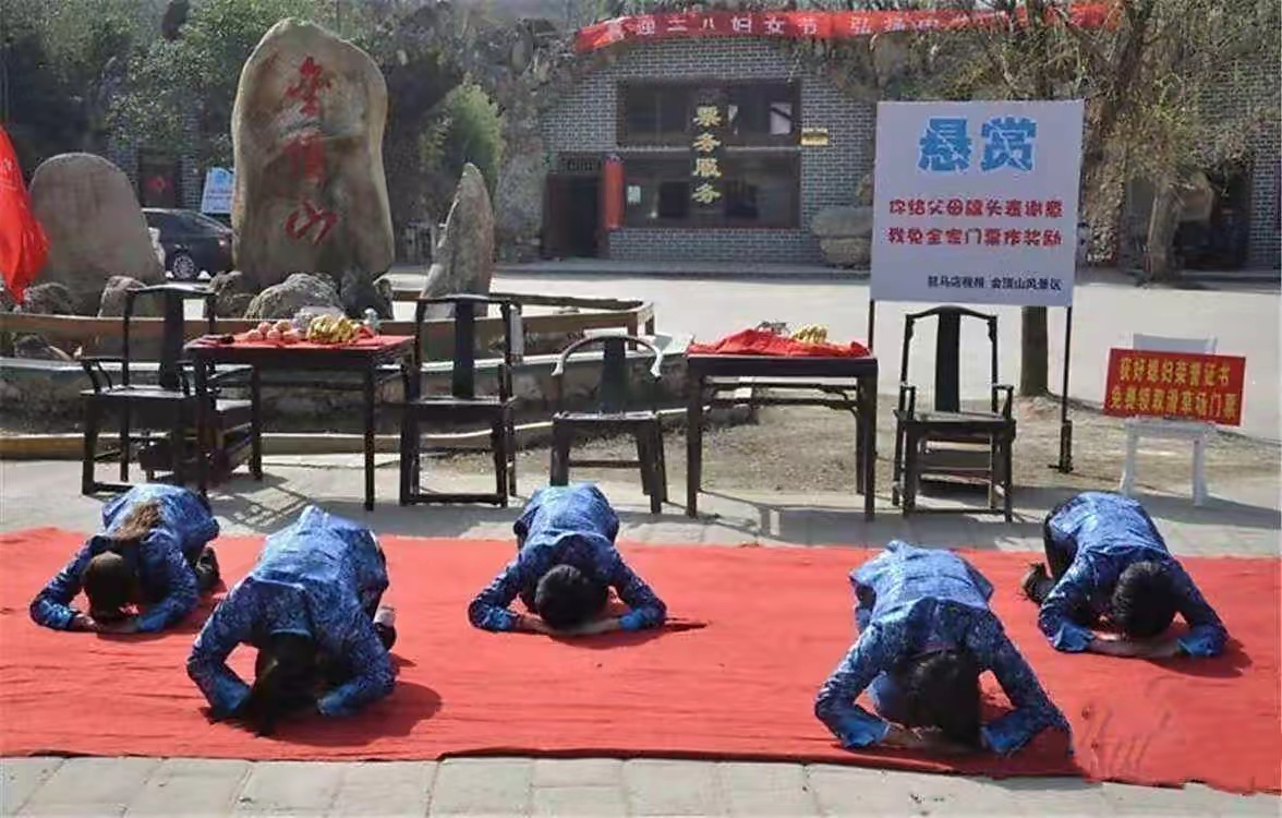 中国奇特的跪拜礼，这种礼节由传统发展而来（中国跪拜礼的发展）