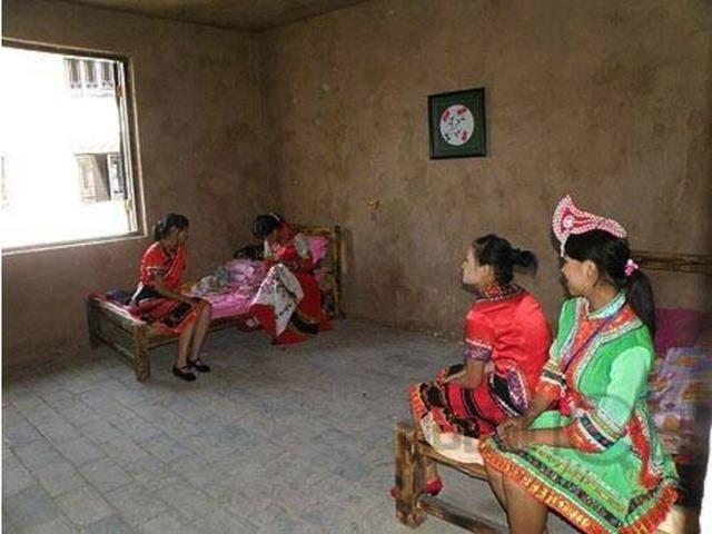 特殊的民族文化，云南彝族让未成年男女共处一室同床共枕？