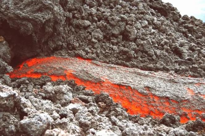 探访非洲人间地狱，体验火山岩浆喷涌而出  （探险之旅）