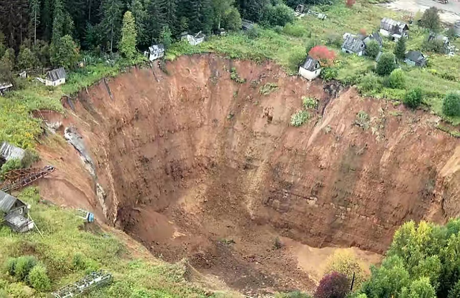 俄罗斯出现的巨型大坑，是否是地外文明存在的有力证据