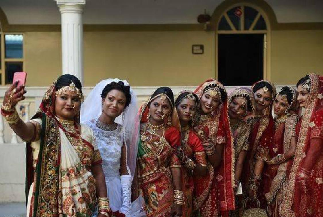 印度的钻石大亨：为数百位失去父亲的新娘办婚礼