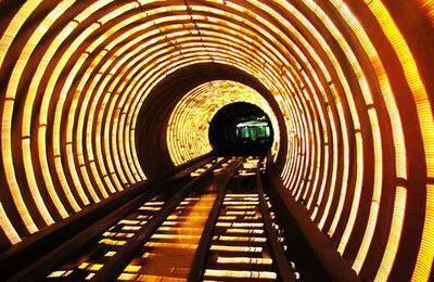 世界上真的有时空隧道吗？从过去来制造先进仪器（科学揭秘）