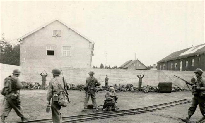 美国士兵首次解放纳粹集中营  他们看到了啥 将德国全部看守灭完
