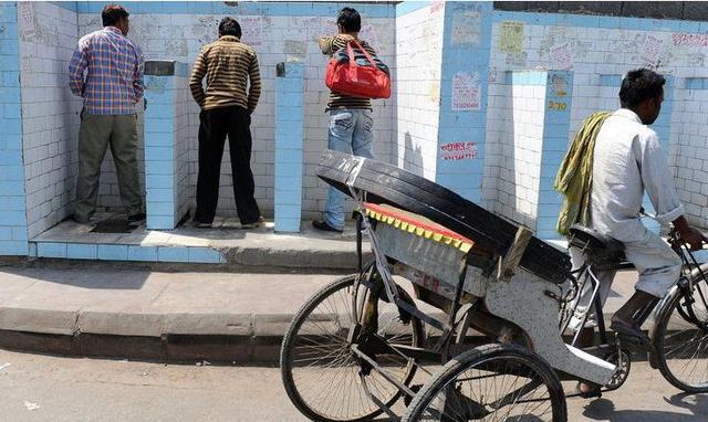 印度的厕所革命：男厕只是挡风，女性没厕所（卫生状况堪忧）