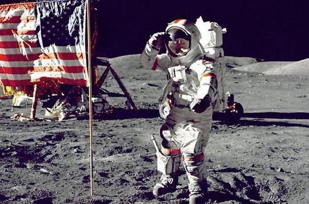 美国69年成功登月，美国宇航员却发现不明飞行物 （资金问题）