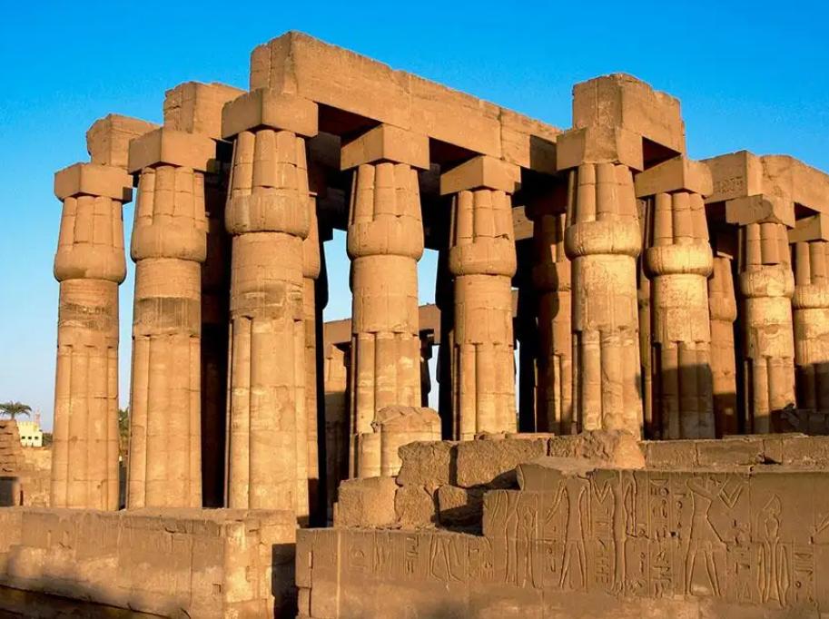 2000年前的埃及已有电灯，照亮古老的神庙壁画