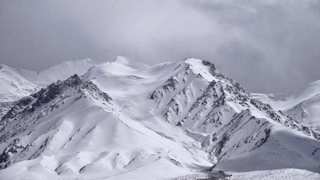 珠穆朗玛峰：美丽迷人的背后隐藏着巨大的危险（数人死在这里）